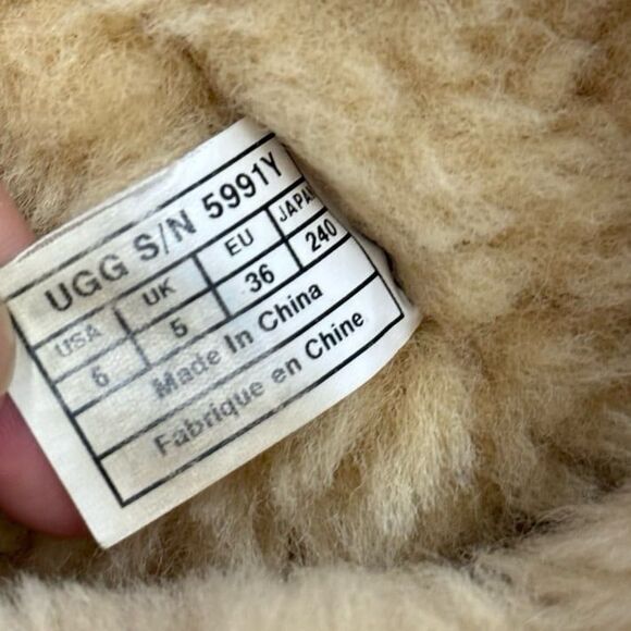 UGG Women's Mini Bailey Button II in Chesnut - Picture 5 of 6